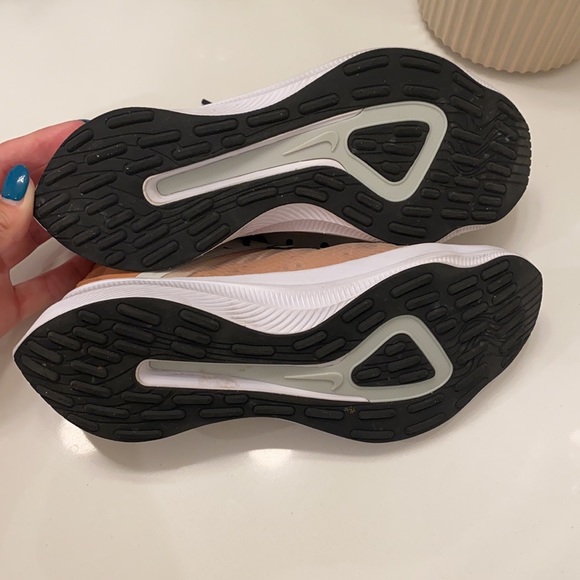 Nike running shoes - only worn once! - Picture 5 of 5